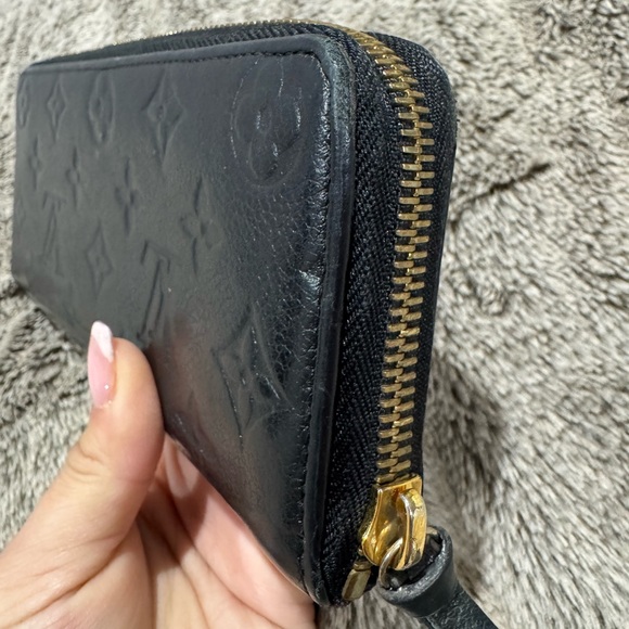 Authentic Black Empriente LV Clemence Wallet - Picture 7 of 14